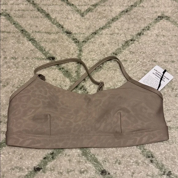 NWT - Alo Yoga Airlift Set ( Intrigue bra/ Leggings )in Leopard gravel XS/S